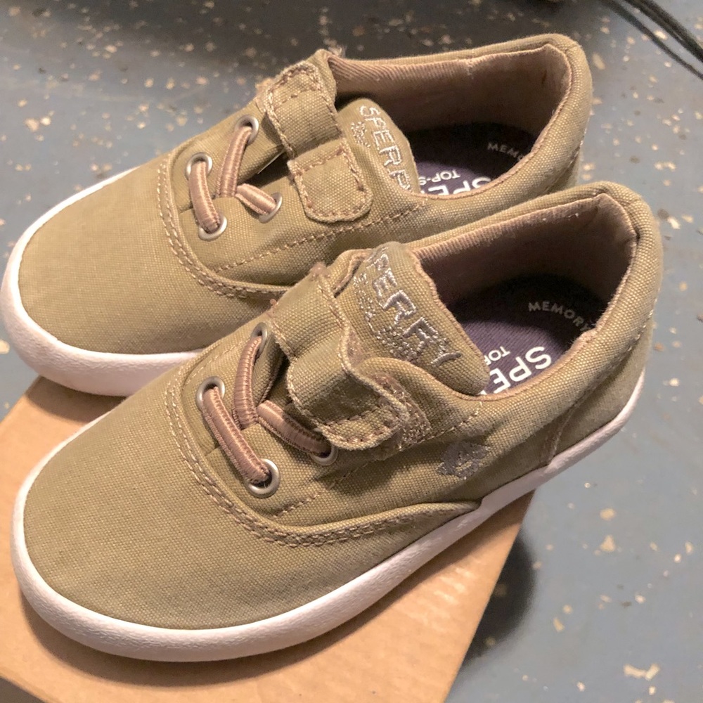 Sperry top sliders